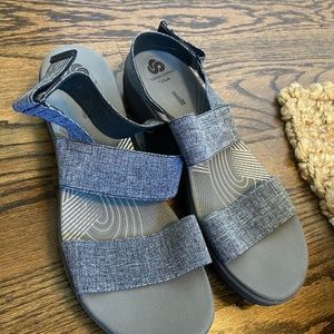 Clark’s Cloudsteppers Grey Sandals